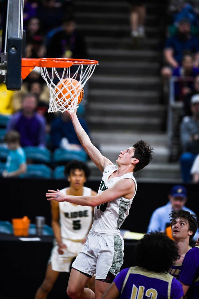 SaberCat player finishing at the rim during the state tournament